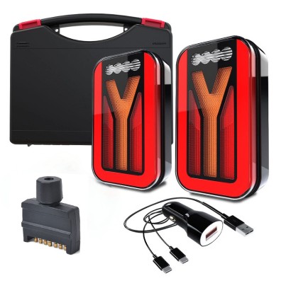 Wireless trailer light with magnetic base