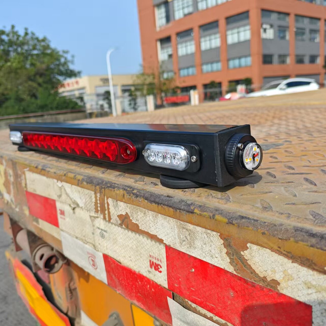 Wireless tow light bar with magnetic base TL909-1
