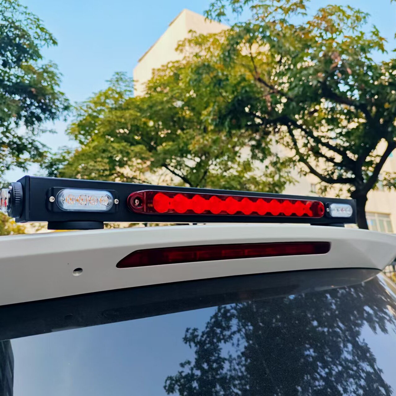 Wireless tow light bar with magnetic base TL909-2